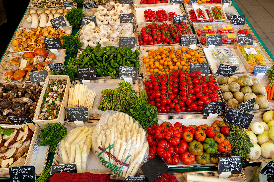 Gemüsestand, Viktualienmarkt, München, Bayern, Deutschland