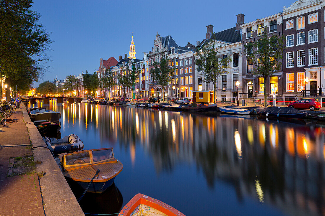 Häuser am Kloveniersburgwal im Abendlicht, Amsterdam, Niederlande