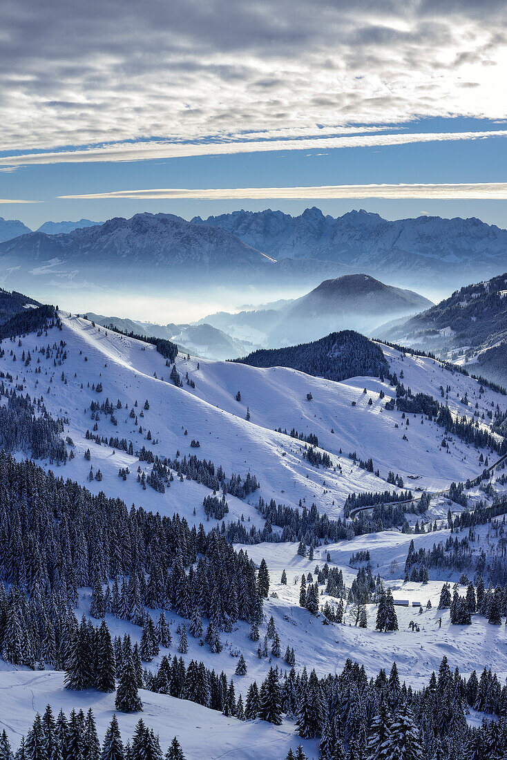 Sudelfeld mit Kaisergebirge im Hintergrund, Wildalmjoch, Sudelfeld, Bayerische Alpen, Oberbayern, Bayern, Deutschland