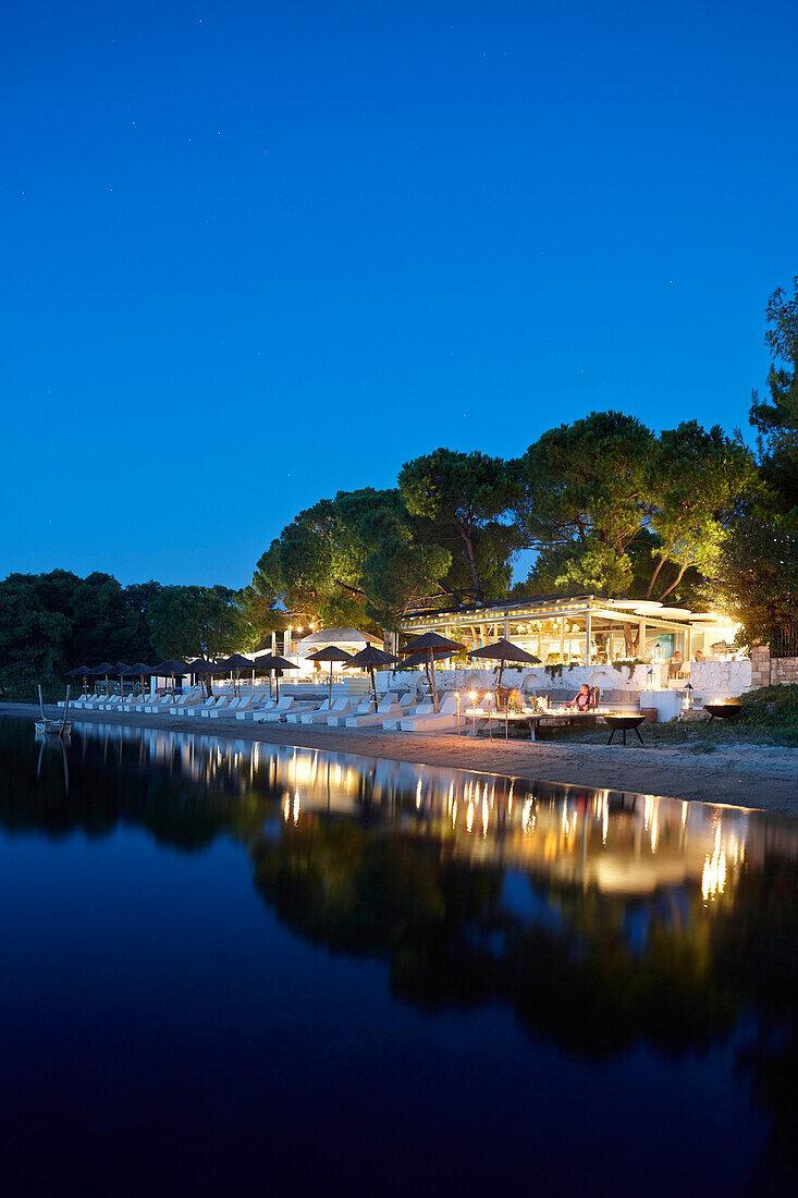 Abendessen bei Kerzenschein am Strand, Ekies All Senses Resort, Vourvourou, Sithonia, Chalkidiki, Griechenland