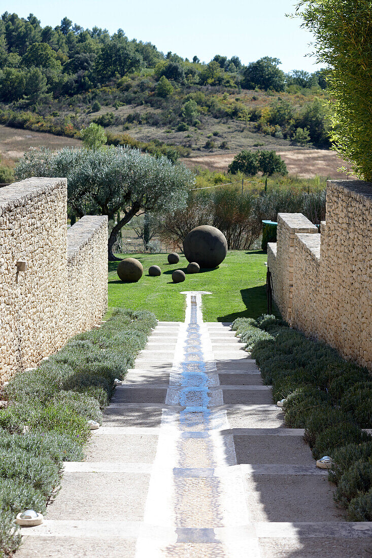 Treppe im Hotelgarten, Hotel Les Andeols, Saint-Saturnin-les-Apt, Provence, Frankreich