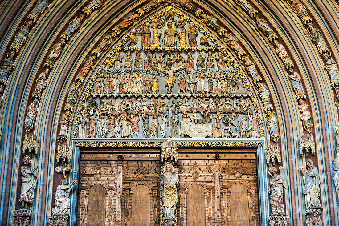 Main entrance, Freiburg Minster, historic center, Freiburg im Breisgau, Black Forest, Baden-Wuerttemberg, Germany