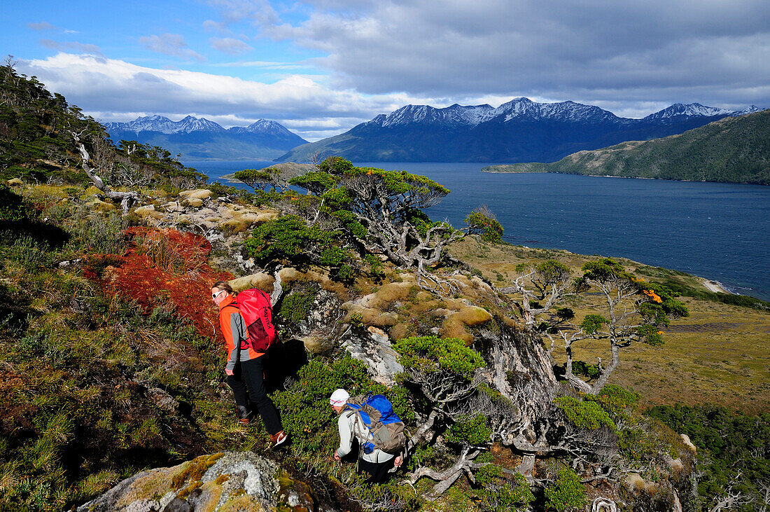 Mountaineers ascending to Monte Frances, Cordillera Darwin, Tierra del Fuego, Chile