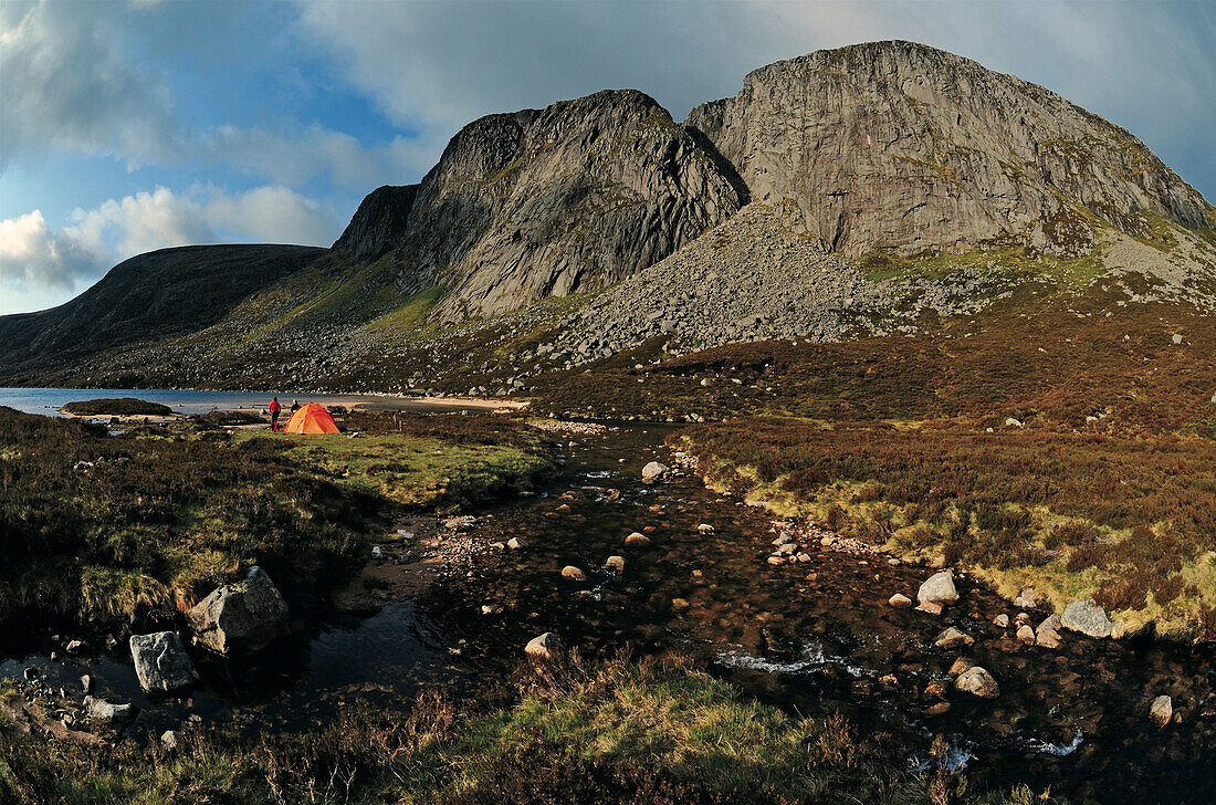 Tent near Creag an Dubh Loch, Cairngorms, Grampian Mountains, Highlands, Scotland, Great Britain