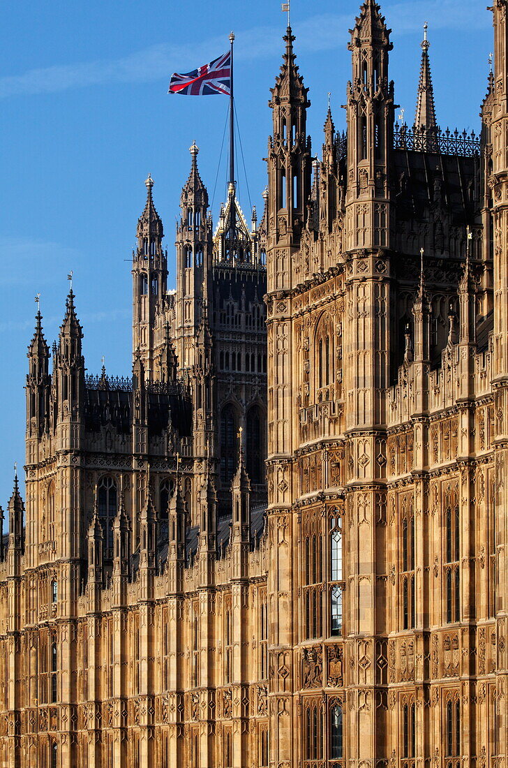 Flussseite des Westminster Palace, auch Houses of Parliament genannt, Westminster, London, England, Vereinigtes Königreich