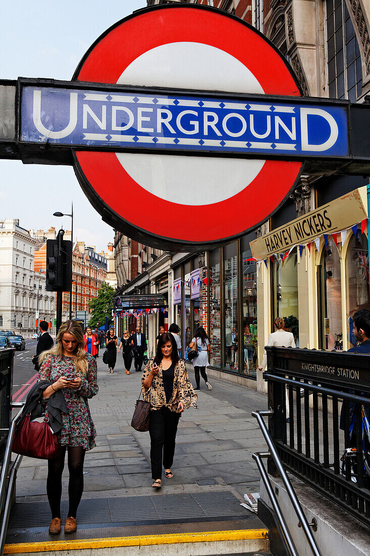 U-Bahn-Station Knightsbridge, London, England, Vereinigtes Königreich