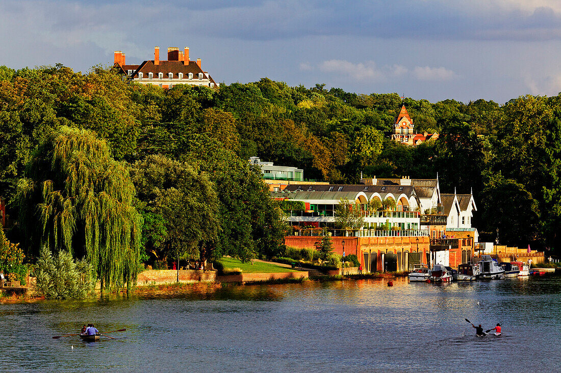 Entlang der Themse in Richmond upon Thames, Surrey, England, Vereinigtes Königreich