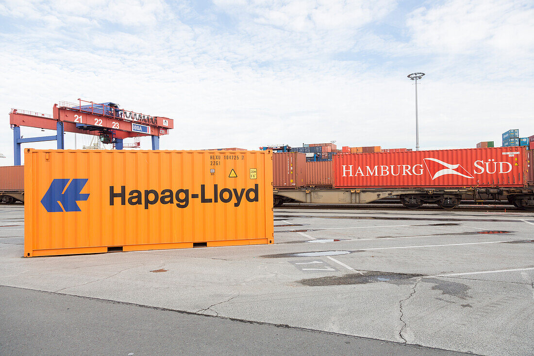 Container auf dem Bahn Gelände, Hamburg, Deutschland