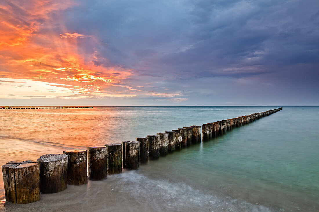 Groynes on the beach in the evening, Zingst, Darss, Baltic Sea, Mecklenburg-Vorpommern, Germany