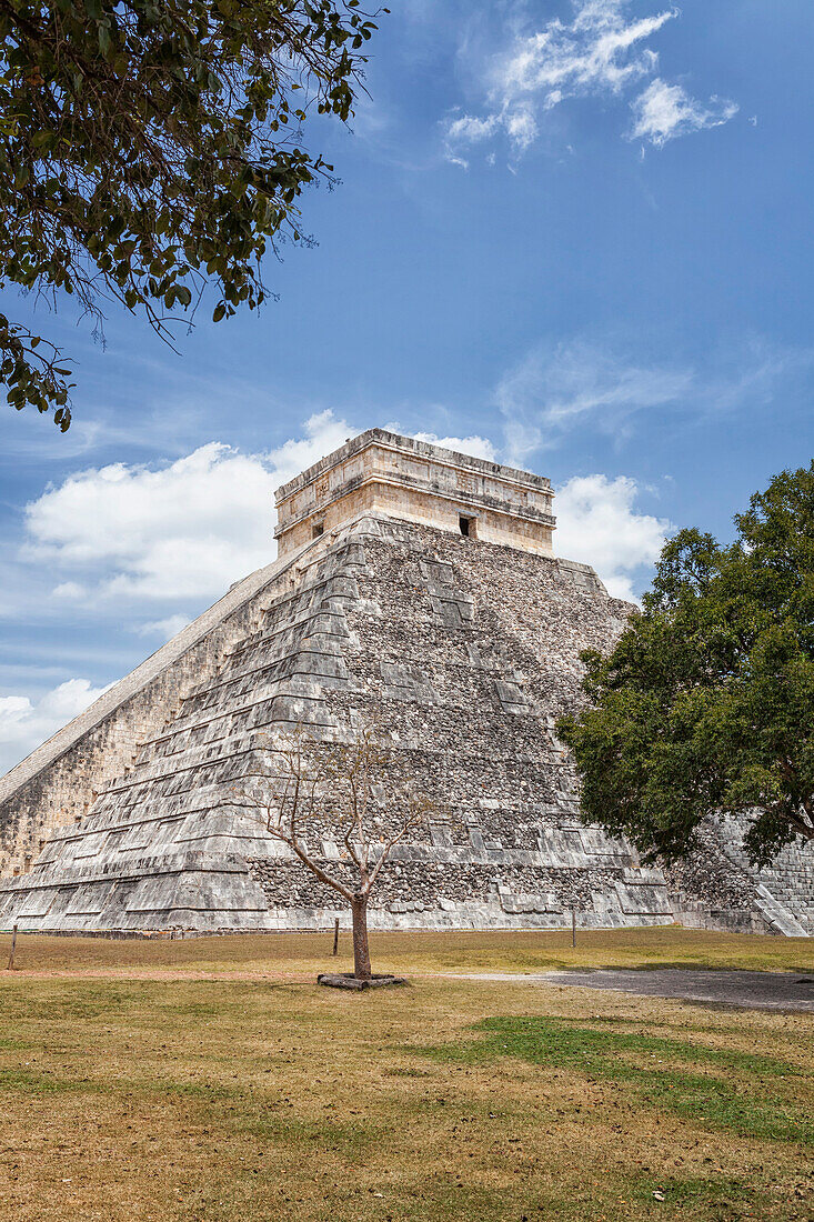 Kukulkan Pyramid at Chichen Itza, Chichen Itza, Quintana Roo, Mexico