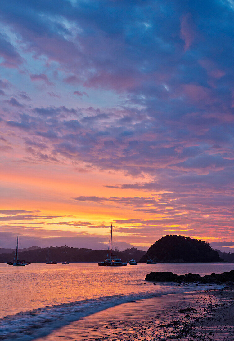 Boats sailing in bay at sunrise, Bay of Islands, Paihia, New Zealand, Bay of Islands, Paihia, new zeland