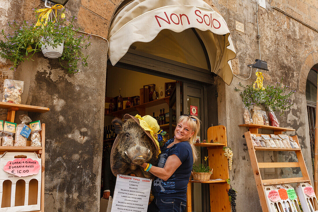 Delicatessen shop, Corso Camillo Benso Conte di Cavour, pedestrian area, old town, Orvieto, hilltop town, province of Terni, Umbria, Italy, Europe