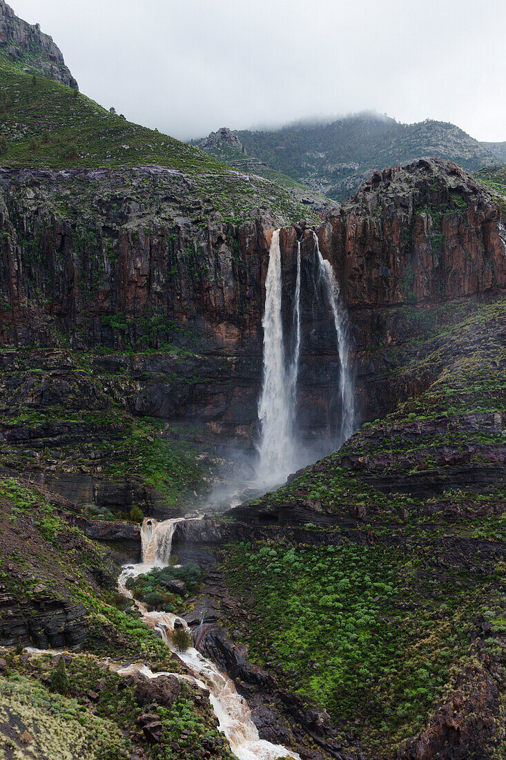 Cascada El Escobar, Wasserfall, Barranco del Charco Azul, Schlucht im Talschluß von El Risco, bei Agaete, Naturschutzgebiet, Naturpark Tamadaba, UNESCO Biosphärenreservat, Westküste, Gran Canaria, Kanarische Inseln, Spanien, Europa