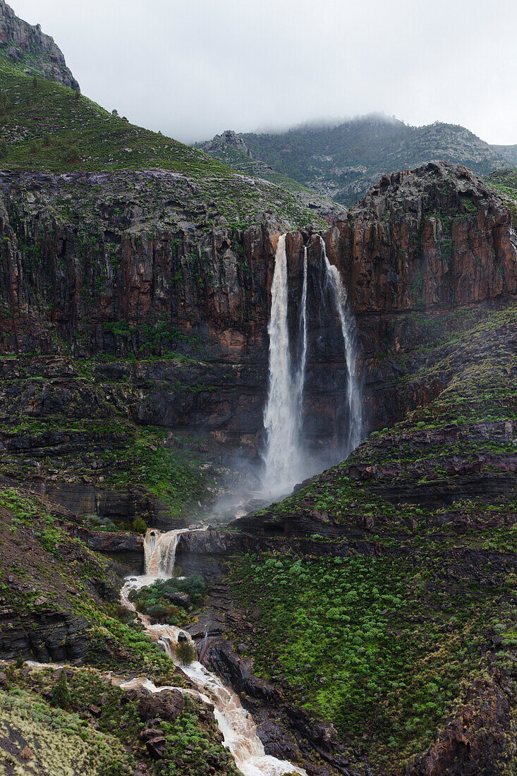 Cascada El Escobar, waterfall, Barranco del Charco Azul, gorge at the end of El Risco valley, near El Risco, near Agaete, Natural Preserve, Parque Natural de Tamadaba, UNESCO Biosphere Reserve, West coast, Gran Canaria, Canary Islands, Spain, Europe