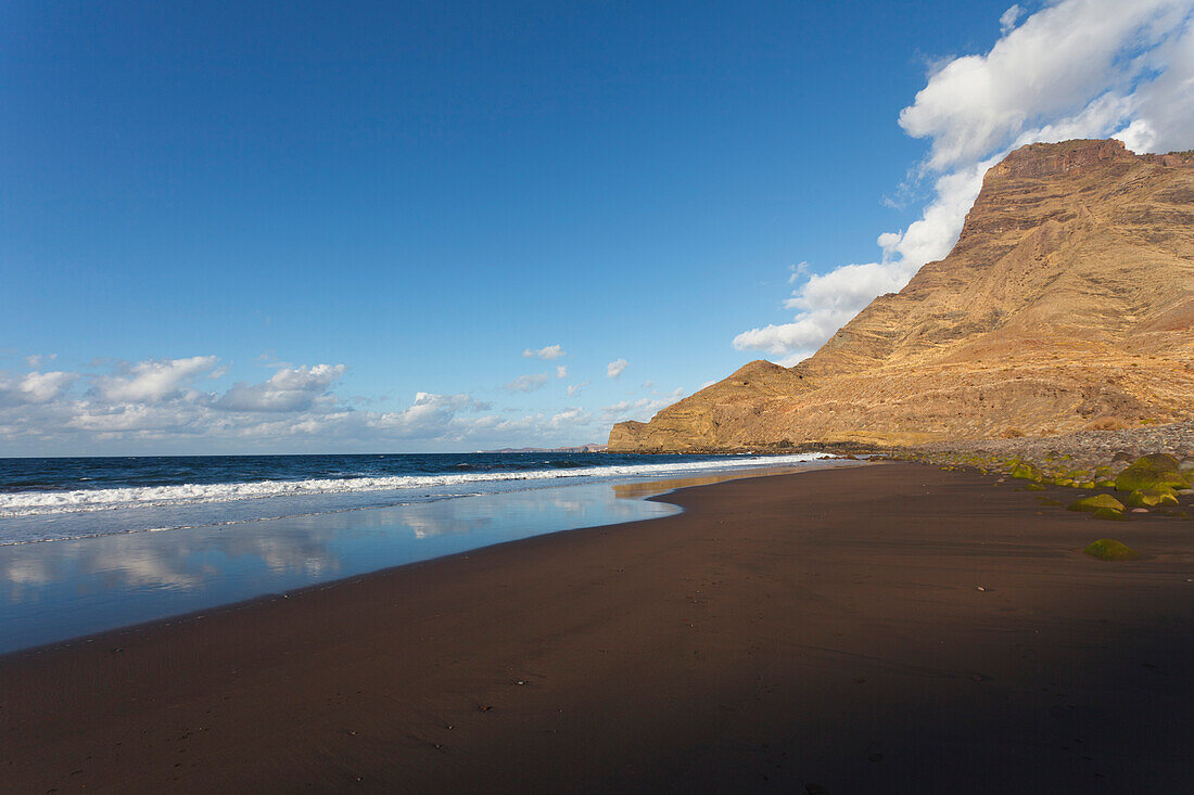 Faneqe mountain and Playa del Risco, beach, near Agaete, Atlantic ocean, Natural Preserve, Parque Natural de Tamadaba, UNESCO Biosphere Reserve, West coast, Gran Canaria, Canary Islands, Spain, Europe