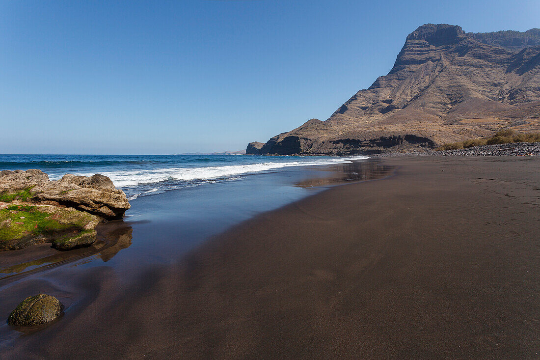 Faneqe mountain and Playa del Risco, beach, near Agaete, Atlantic ocean, Natural Preserve, Parque Natural de Tamadaba, UNESCO Biosphere Reserve, West coast, Gran Canaria, Canary Islands, Spain, Europe