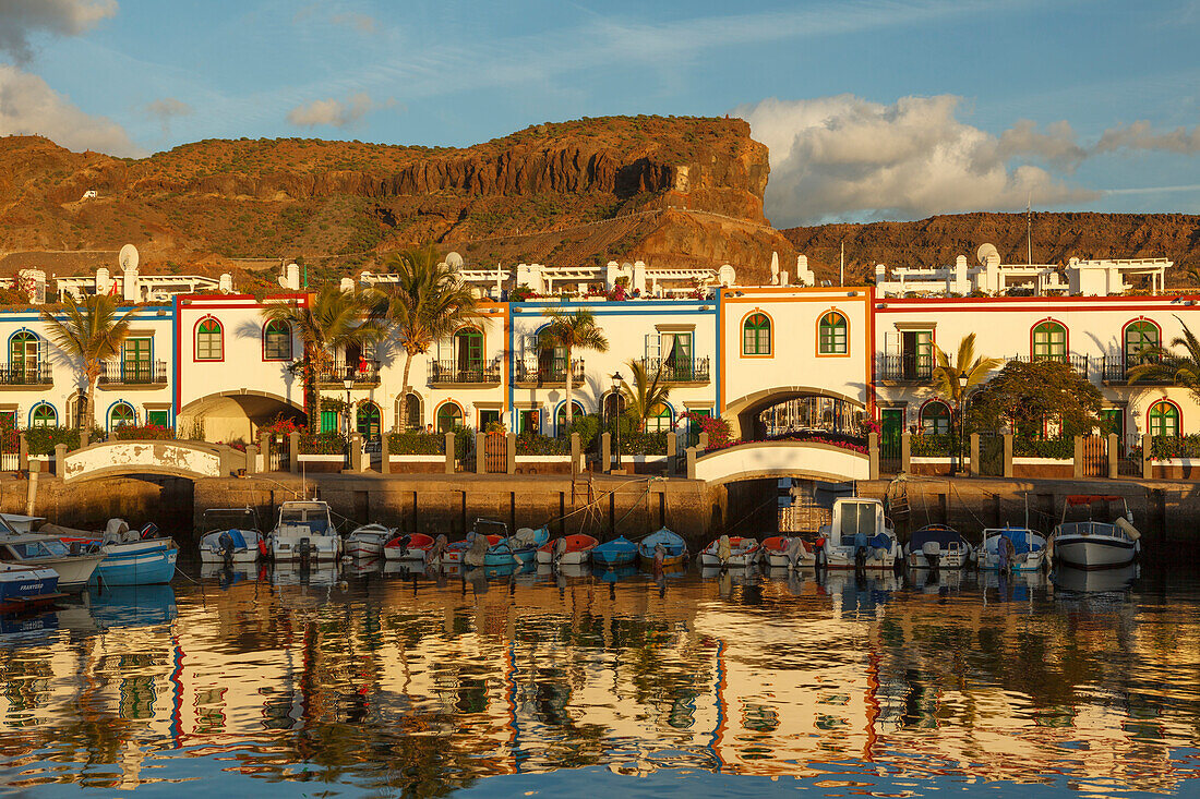 Fischerhafen und Dorf, Puerto de Mogan, Gran Canaria, Kanarische Inseln, Spanien, Europa