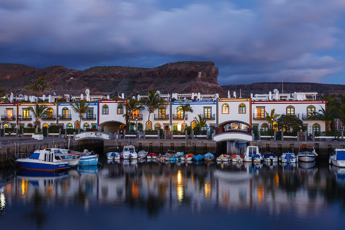 Fischerhafen und Dorf, Puerto de Mogan, Gran Canaria, Kanarische Inseln, Spanien, Europa