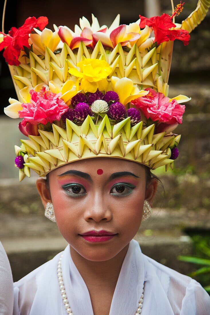 Children dressed for a ceremony. Religious procession. Ubud. Bali. Indonesia. South-East Asia, Asia.