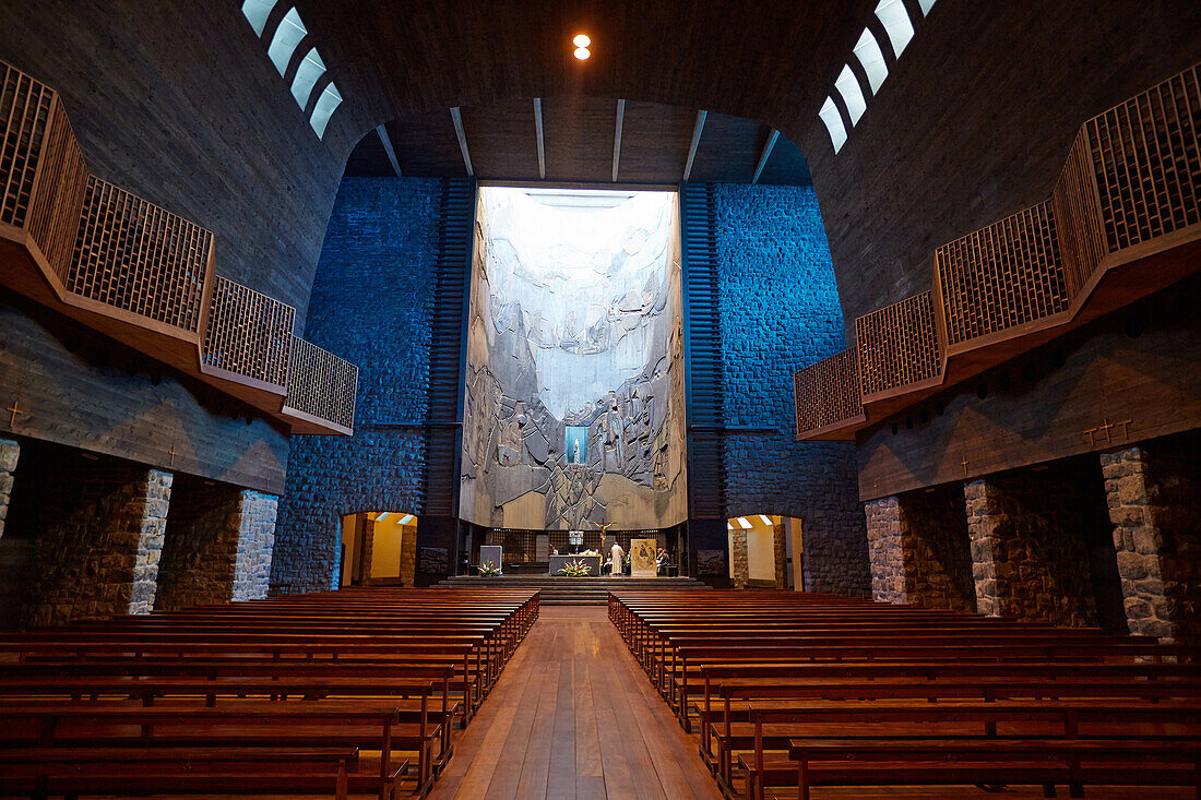 Altaraufsatz von Lucio Muñoz, Tempel Santa María de Arantzazu, Oñati, Gipuzkoa, Baskenland, Spanien