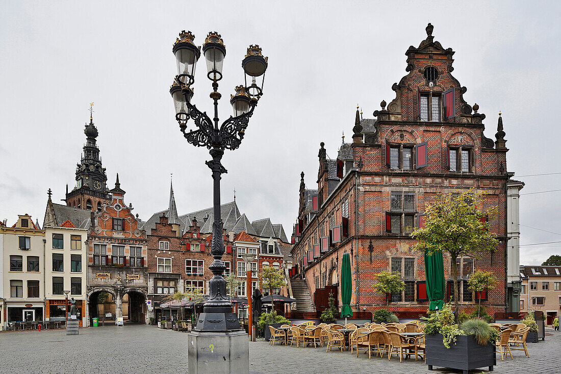 St. Stevenskerk und De Waagh und Grote Markt, Nijmegen, Provinz Gelderland, Holland, Europa