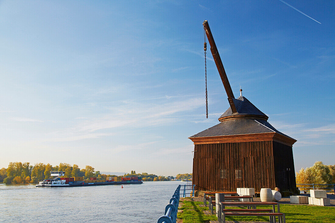 Oestricher Kran, Weinverladekran, Oestrich-Winkel, Mittelrhein, Hessen, Deutschland, Europa