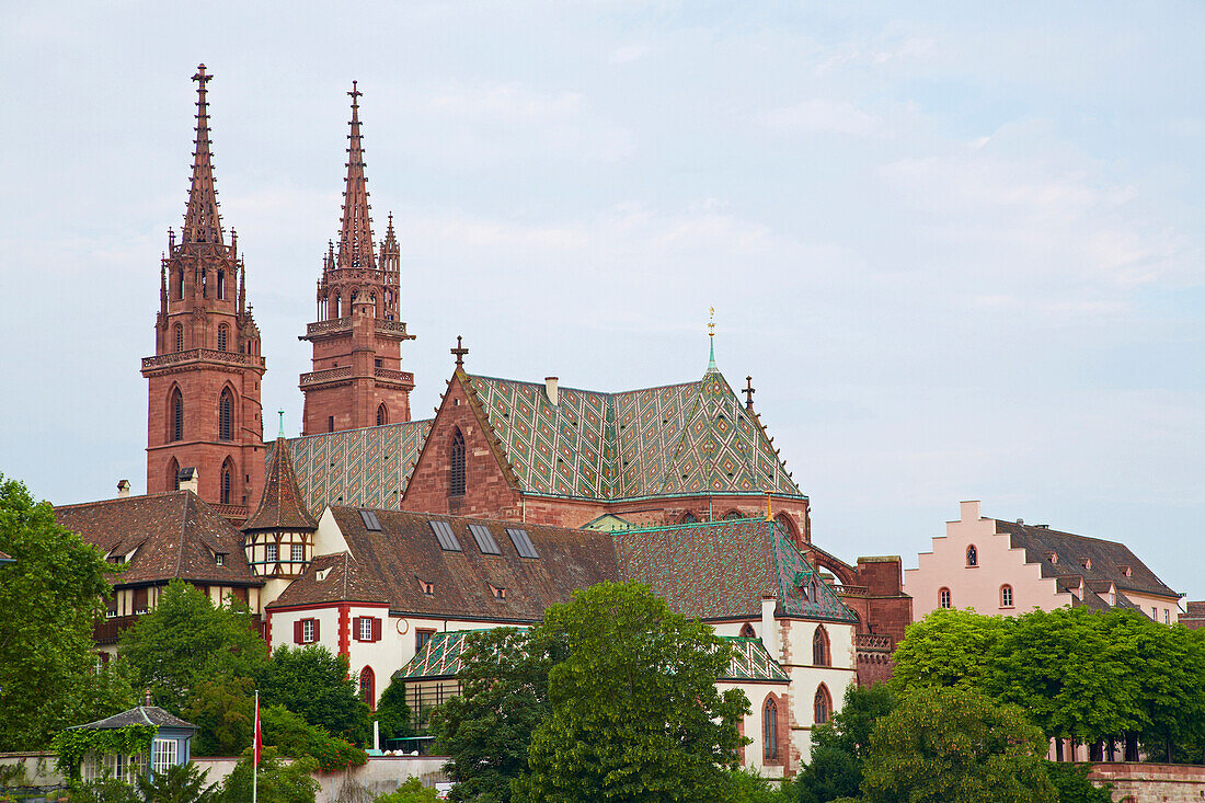 Blick auf den Rhein und das Münster, Basel, Schweiz, Europa