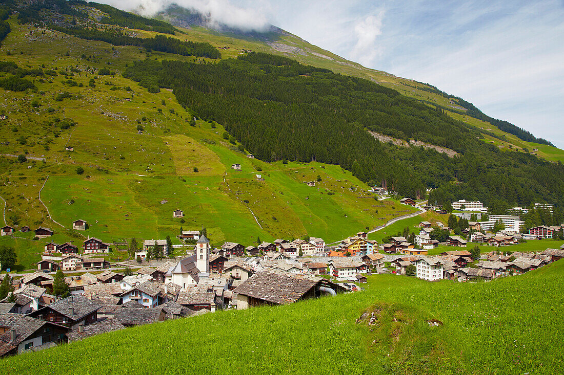 Blick auf Dorf Vals, Thermalbad, Rhein, Valserrhein, Kanton Graubünden, Schweiz, Europa