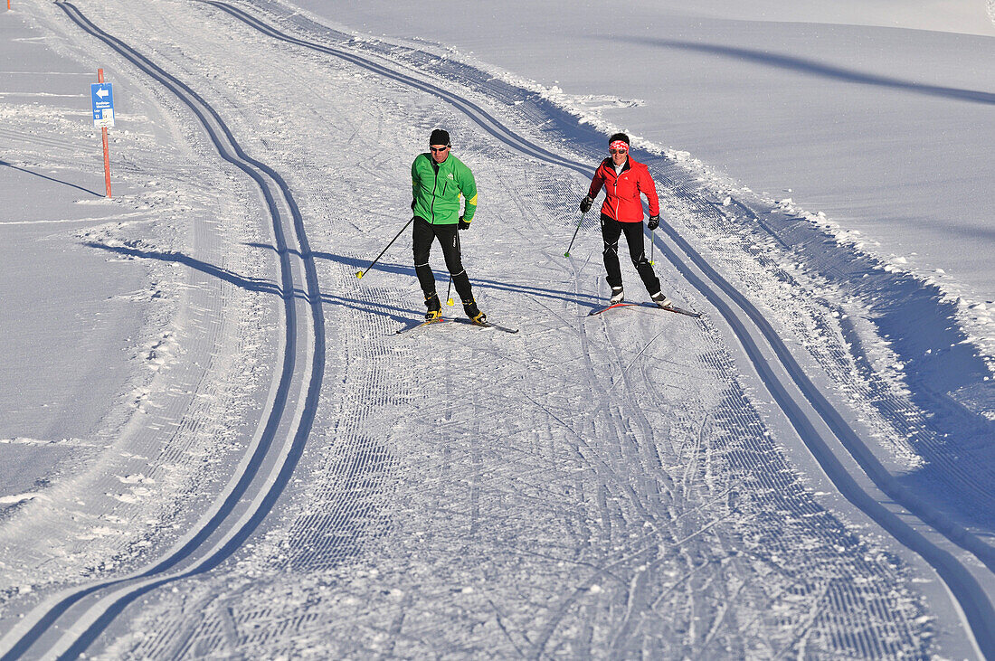 Cross-country skiers, Winklmoosalm, Reit im Winkl, Chiemgau, Bavaria, Germany