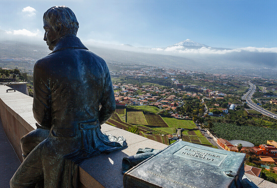 Sculpture of Humboldt, view from Mirador de Humboldt, viewpoint, view over the Orotava valley to Teide, 3718m, with snow, the island´s landmark, highest point in Spain, volcanic mountain, Tenerife, Canary Islands, Spain, Europe