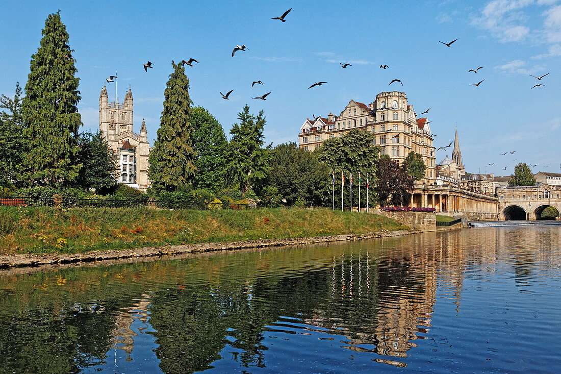 The Abbey, the Empire Building and the Grand Parade along the River Avon, Bath, Somerset, England, Great Britain