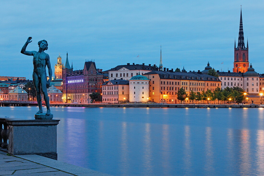 Bronze Statue, Sangen in city hall gardens and Riddarholmen with Riddarholmen church in the background, Stockholm, Sweden