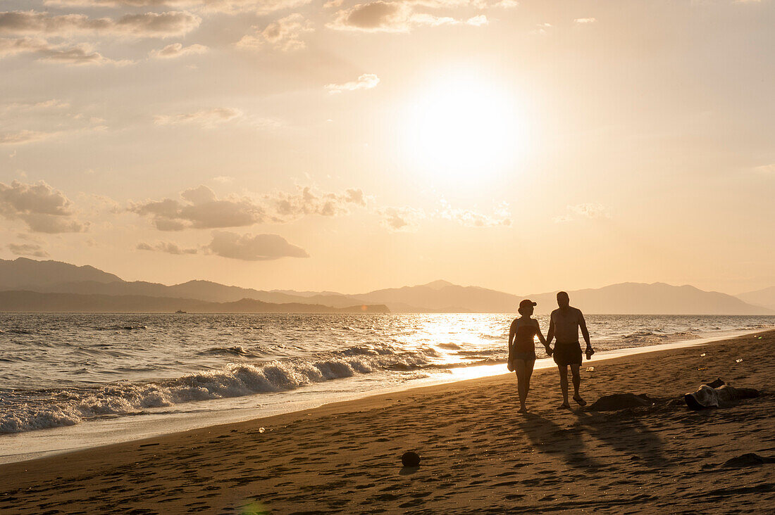 Couple walking along beach, Puntarenas, Puntarenas, Costa Rica