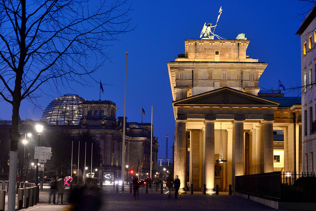 Brandenburger Tor und Reichstag im Abendlicht, Berlin, Deutschland