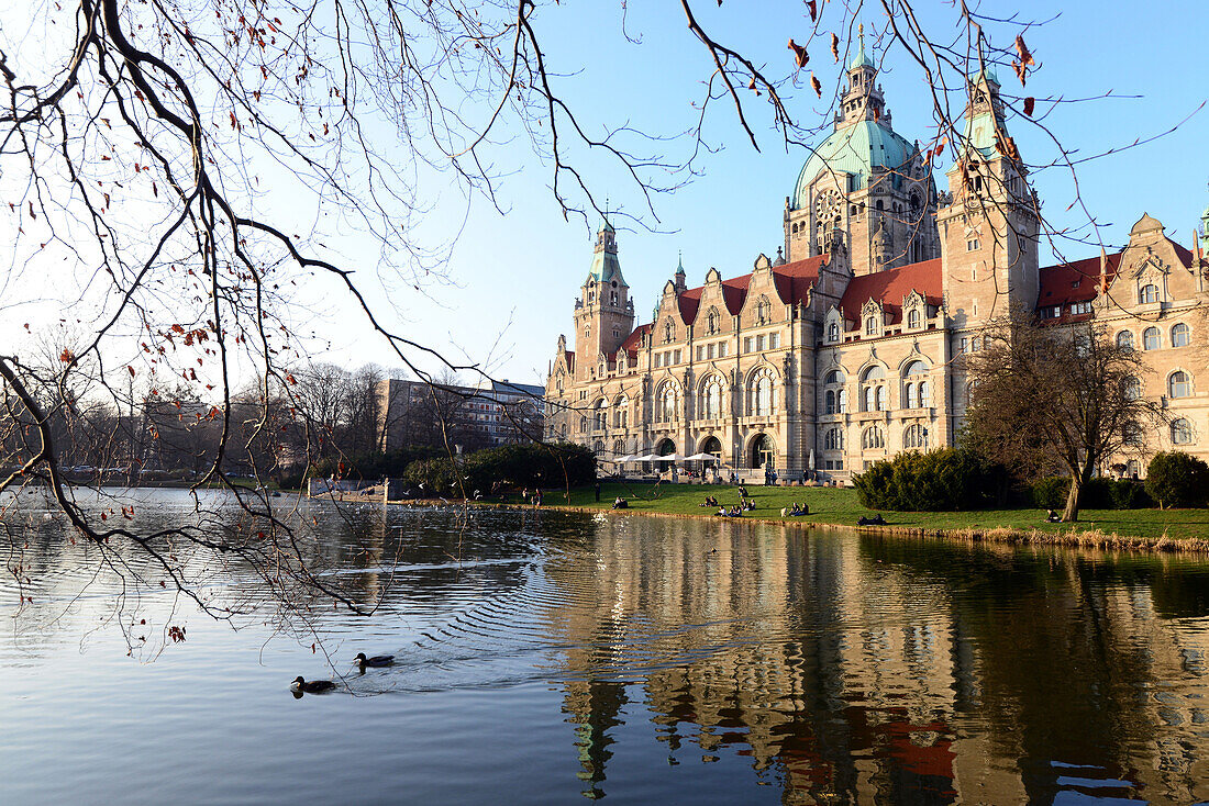 New Town Hall in Maschpark with reflection in the lake, Hannover, Lower Saxony, Germany