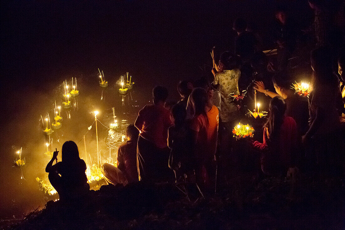 Loy Krathong Lichterfest in Paske, Laos.