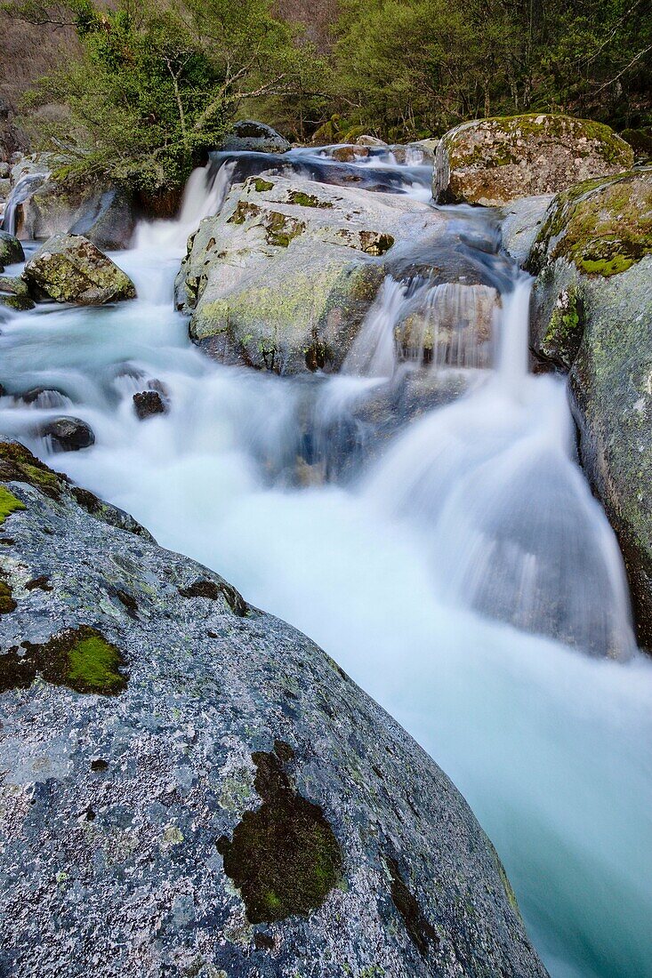 Wassersprung, Naturschutzgebiet Höllenschlucht, Säge Tormantos, Jerte-Tal, CAceres, Extremadura, Spanien, Europa