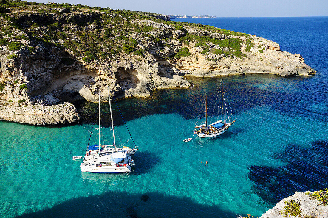 Yachten vor Anker, Cala Marmols, Ses Salines, mallorca, Balearen, spanien, europa