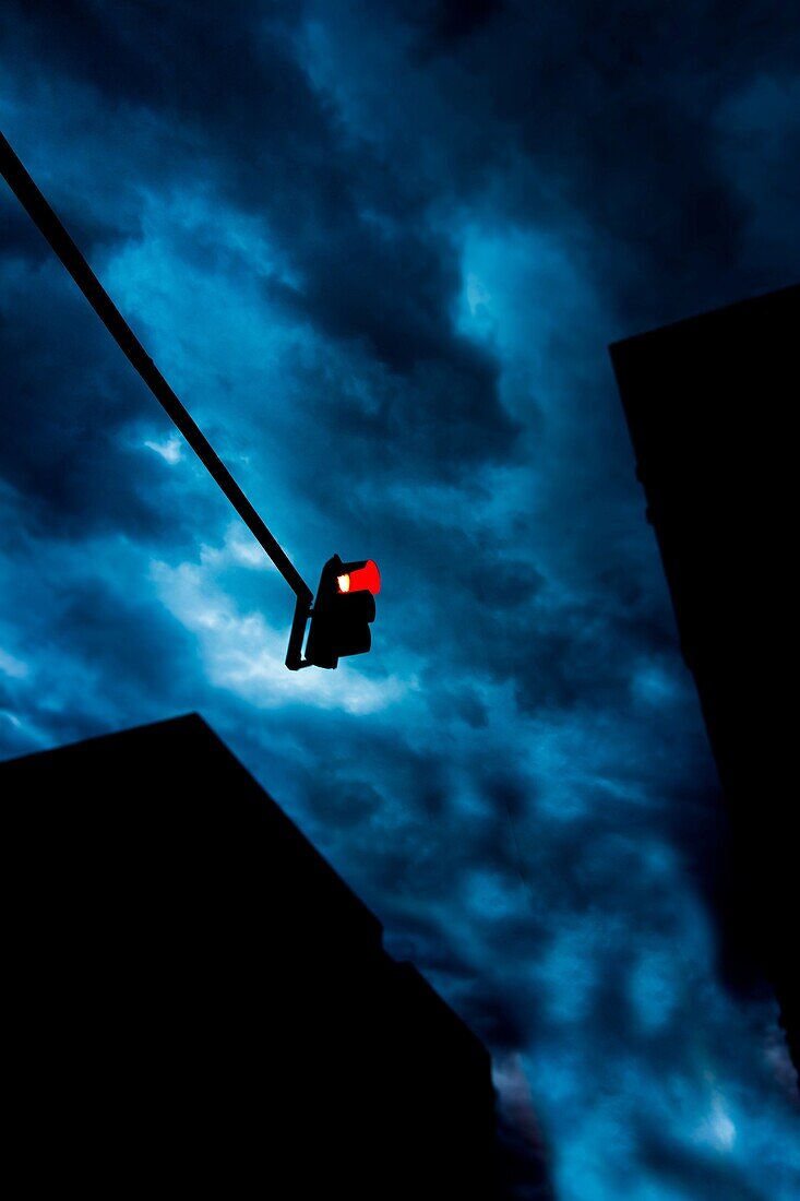 Tráffic lights and clouds, Valencia, Spain