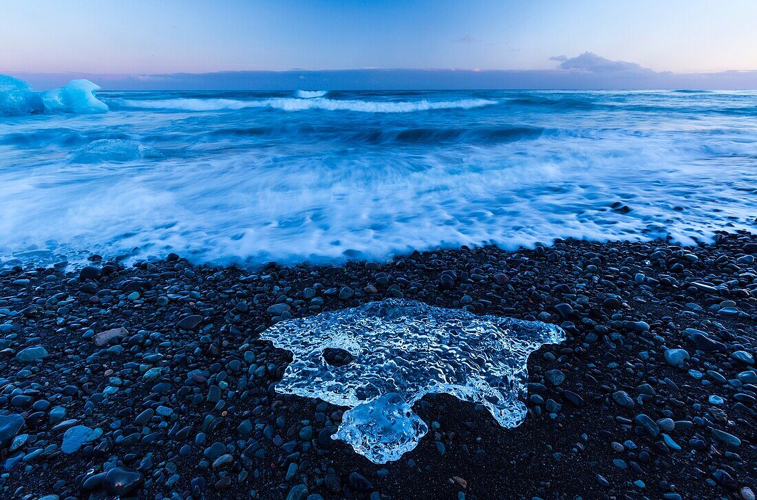 Jokulsarlon beach, Vatnatjokull glacier, Southern Iceland, Iceland, Europe.