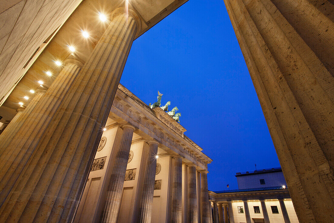 Brandenburg Gate (Brandenburger Tor) and Quadriga winged victory, Unter den Linden, Berlin, Germany, Europe