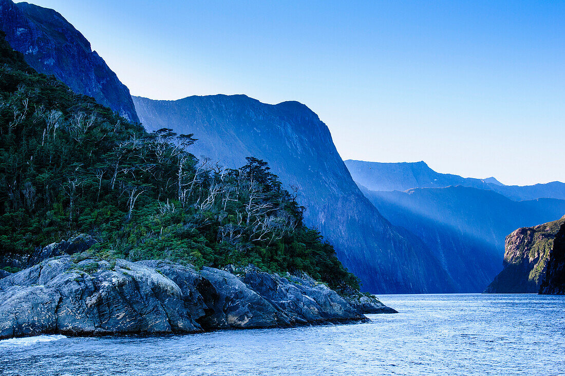 Early morning light in Milford Sound, Fiordland National Park, UNESCO World Heritage Site, South Island, New Zealand, Pacific