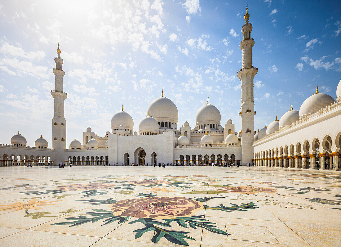 Ornate arches of Sheikh Zayed Grand Mosque, Abu Dhabi, United Arab Emirates, Abu Dhabi, UAE, UAE