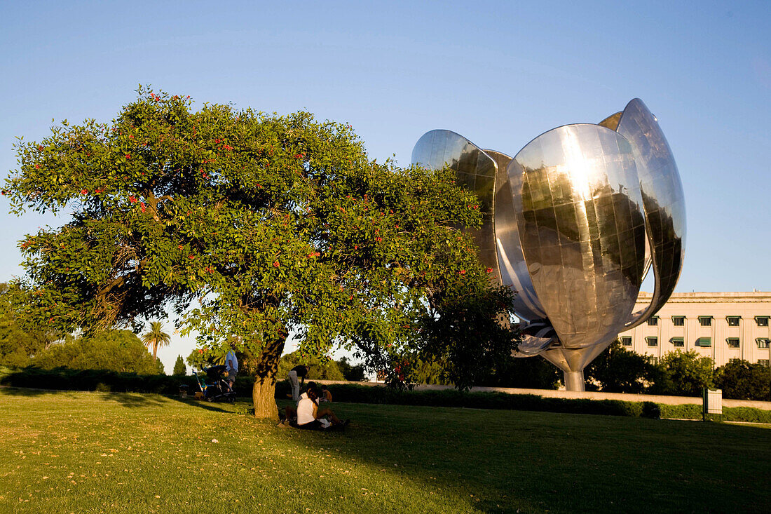 Floraris Generica Metal Flower on Plaza Naciones Unidas, Recoleta, by Eduardo Catalano, Buenos Aires - Argentina