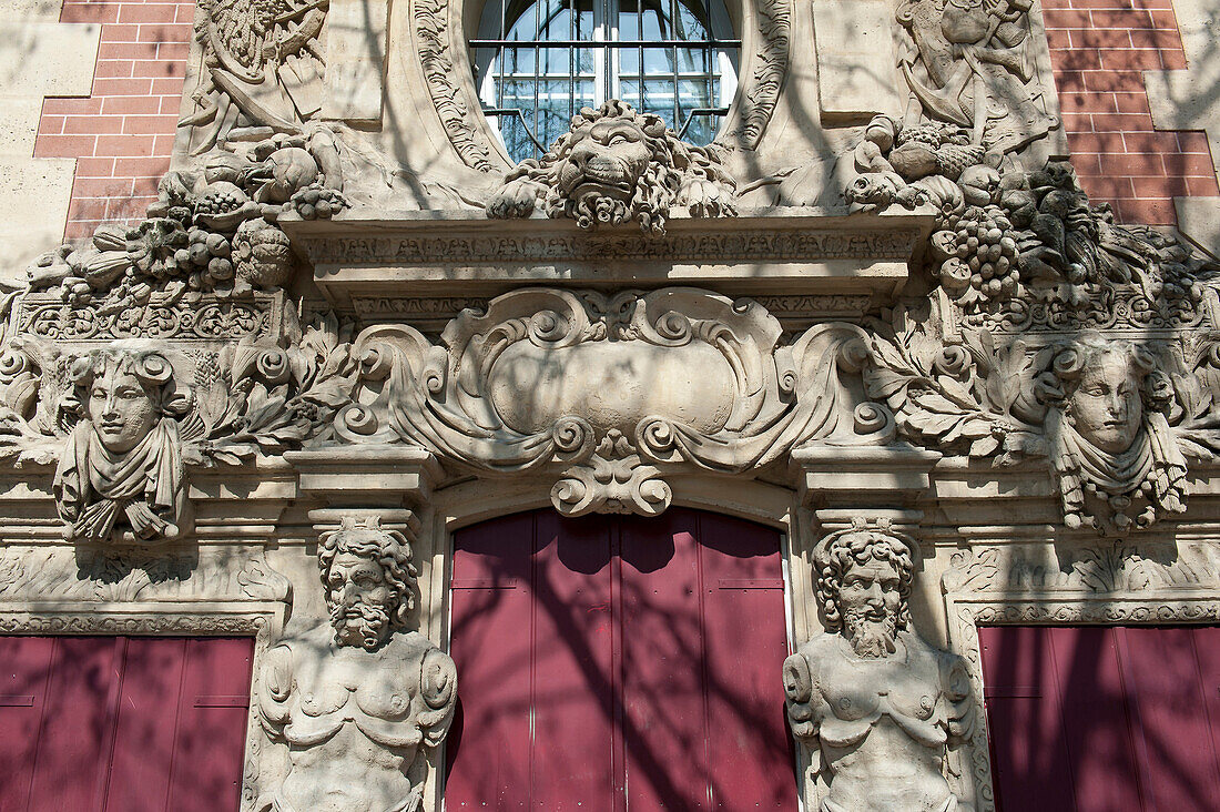 'France. Paris 4th district. The Marais; Embankment of Célestins : facade of the hotel of Fieubet (shelter the Massillon school)'