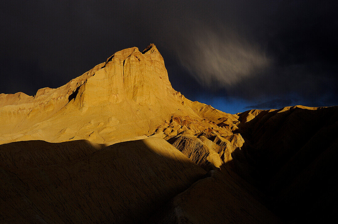 MANLY BEACON PEAK, BADLANDS, DEATH VALLEY NATIONAL PARK, CALIFORNIA, USA