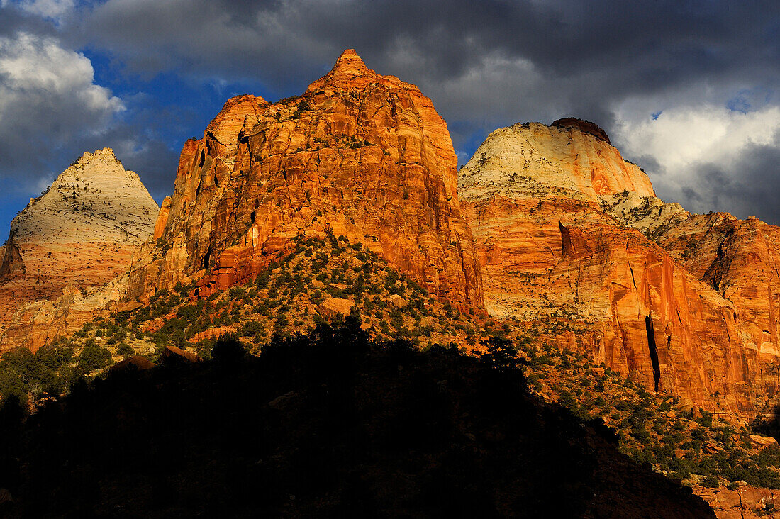 PATRIARCHS SUMMITS, ZION NATIONAL PARK, UTAH, USA