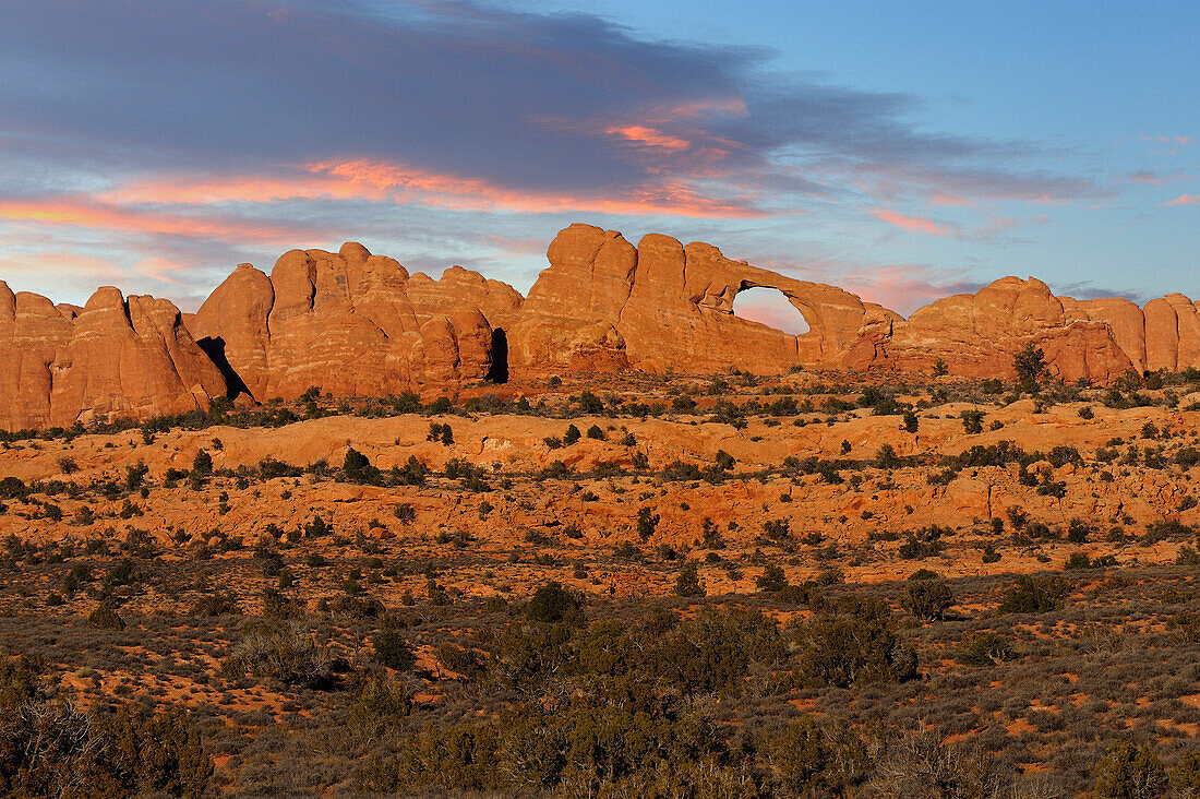 SKYLINE ARCH, ARCHES NATIONAL PARK, UTAH, USA