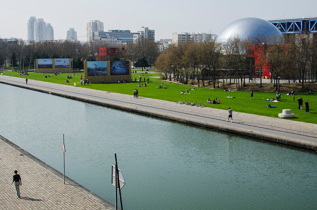General view on the Canal de l'Ourcq, Parc de la Villette and Cité des Sciences et de l'Industrie, Paris 19th district, France