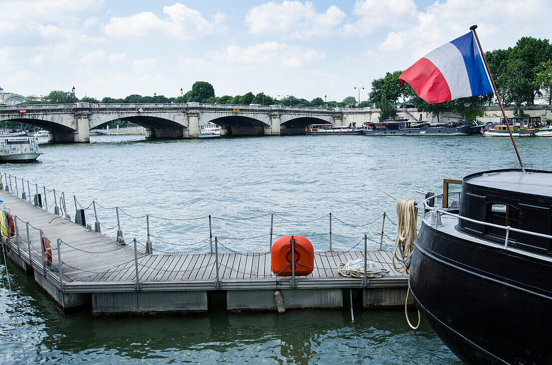 France, Paris 7th district, Quai d'Orsay, landing stage on the river Seine